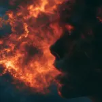 Personne inhalant de la fumée de feux de forêt